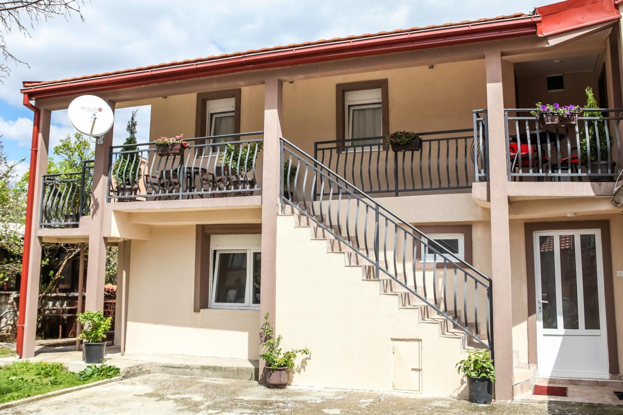 Apartman Kaca เซทินเจ ภายนอก รูปภาพ