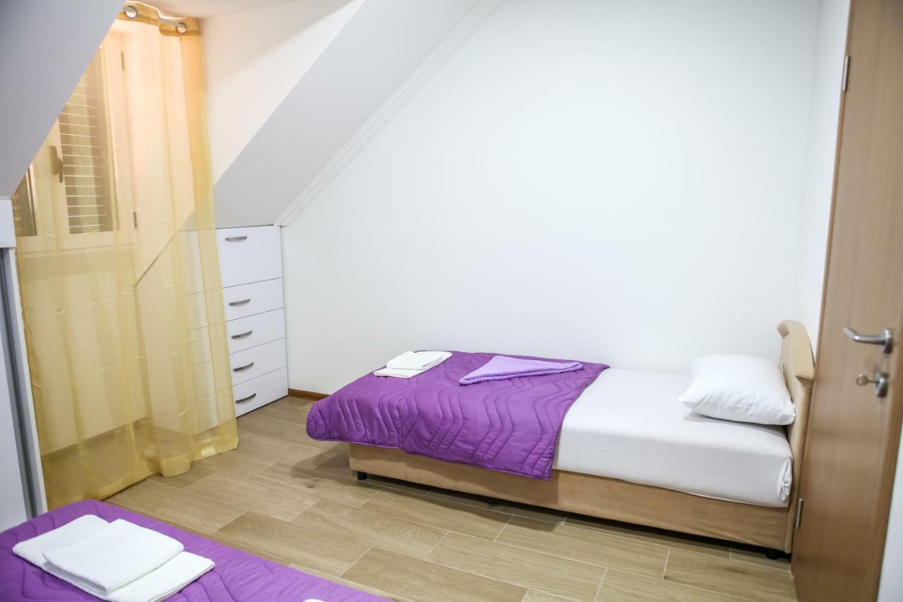Apartman Kaca เซทินเจ ภายนอก รูปภาพ